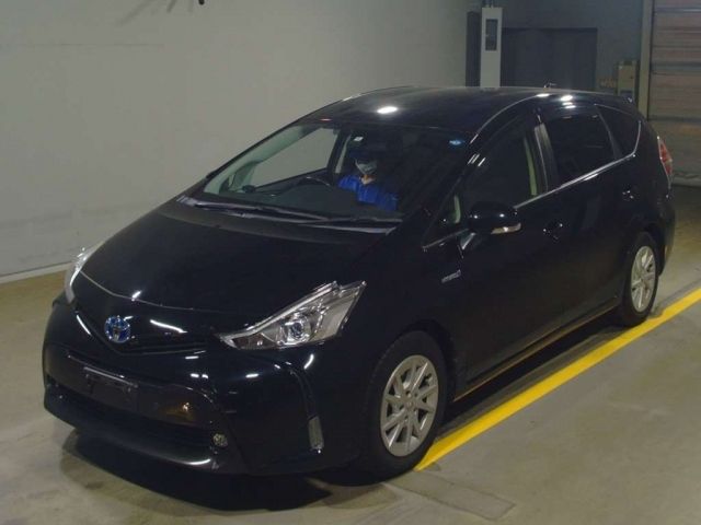 318 Toyota Prius alpha ZVW41W 2015 г. (TAA Yokohama)